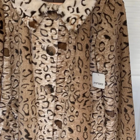 Sisters Outerwear Faux Fur Coat Button Front Pockets A-Line Size Small - Picture 7 of 7